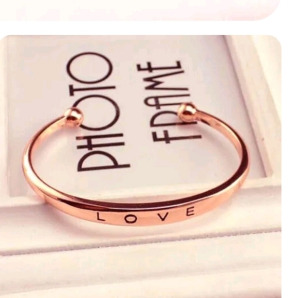Jewelry - LOVE Bracelet 💘